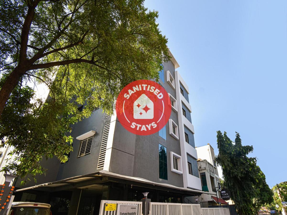 Oyo Townhouse 498 Hotel Western Nagpur Eksteriør bilde